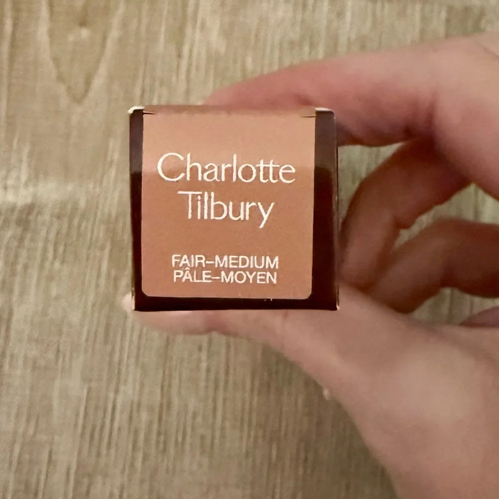 Charlotte Tilbury Beauty Light Wand and Contour Kit